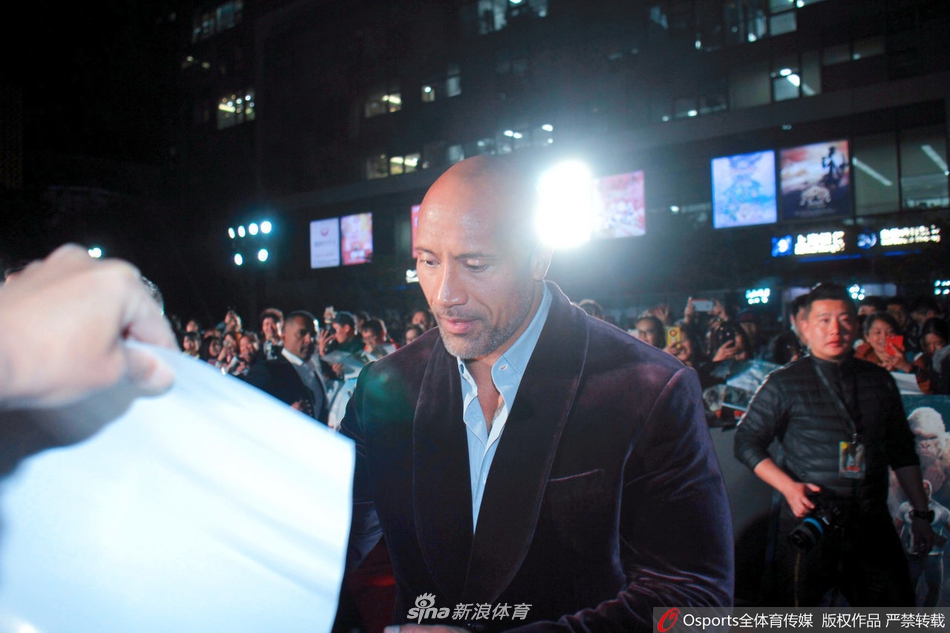 资料图：“巨石”强森新冠病毒确诊