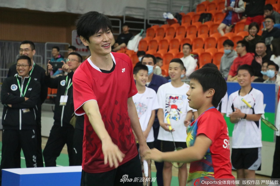 林丹鲍春来王仪涵出席羽球活动