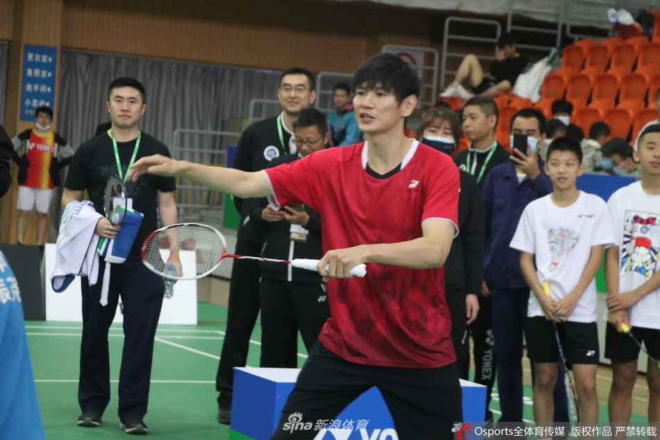 林丹鲍春来王仪涵出席羽球活动