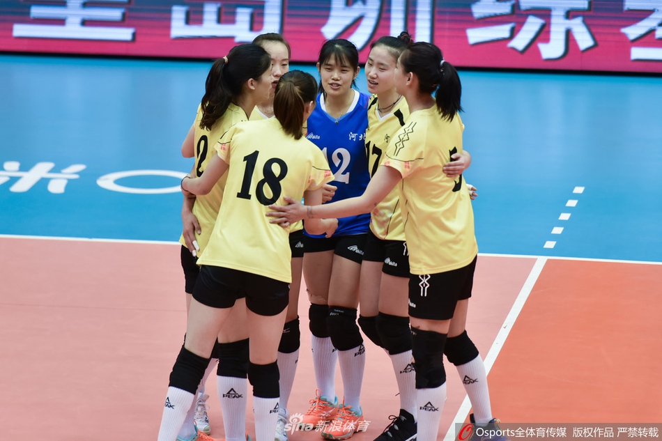 全运女排资格赛辽宁3-0河北