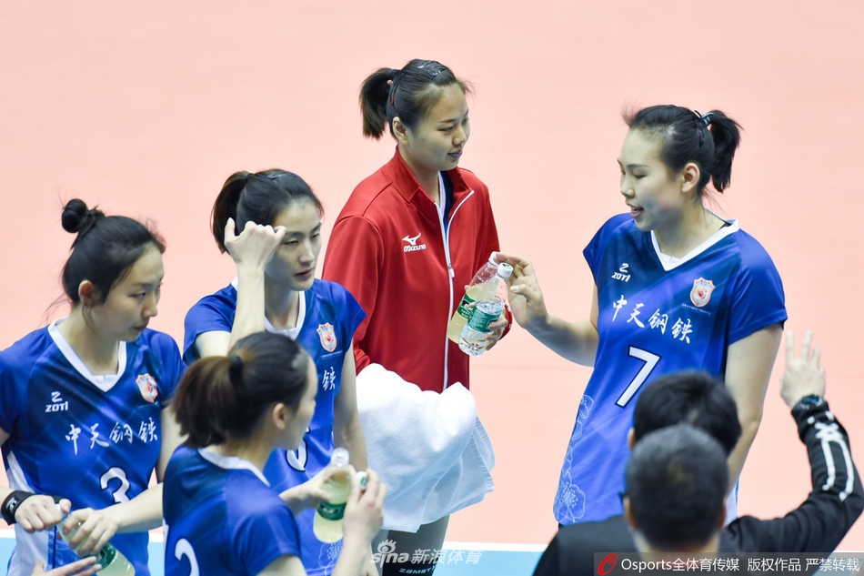 全运女排资格赛江苏3-0河南 朱婷休战