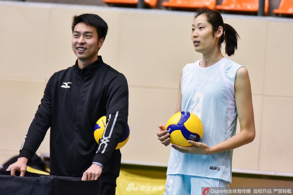 全运女排资格赛江苏3-0河南 朱婷休战