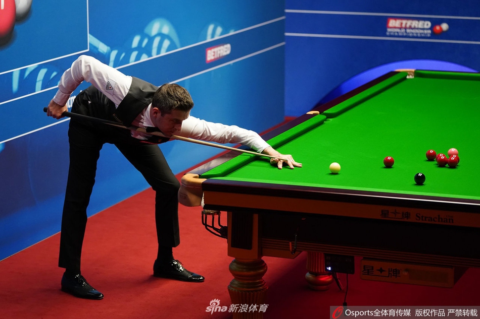 斯诺克世锦赛1/4决赛：塞尔比暂领先威廉姆斯