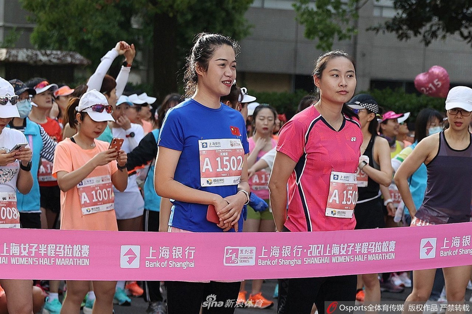 王仪涵为上海半程马拉松领跑