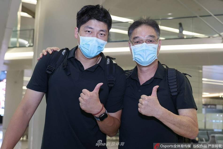 上海男排携全运冠军而归