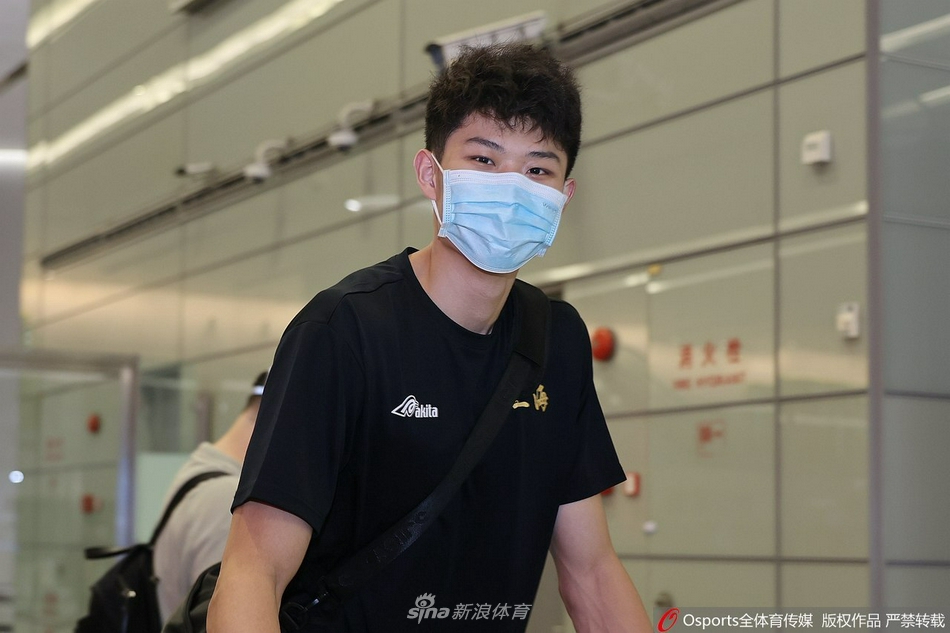 上海男排携全运冠军而归