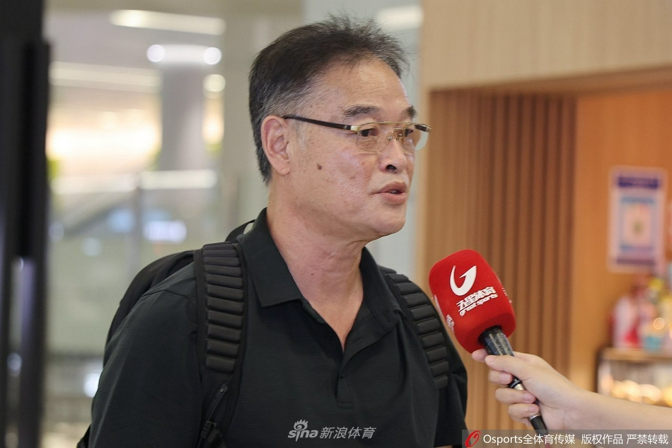 上海男排携全运冠军而归