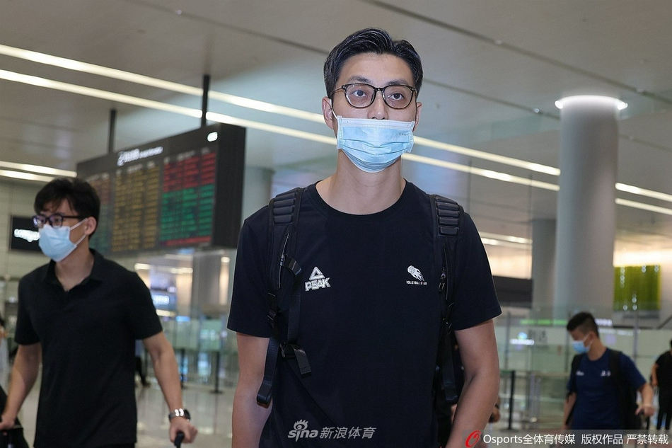 上海男排携全运冠军而归