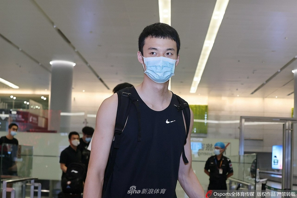 上海男排携全运冠军而归