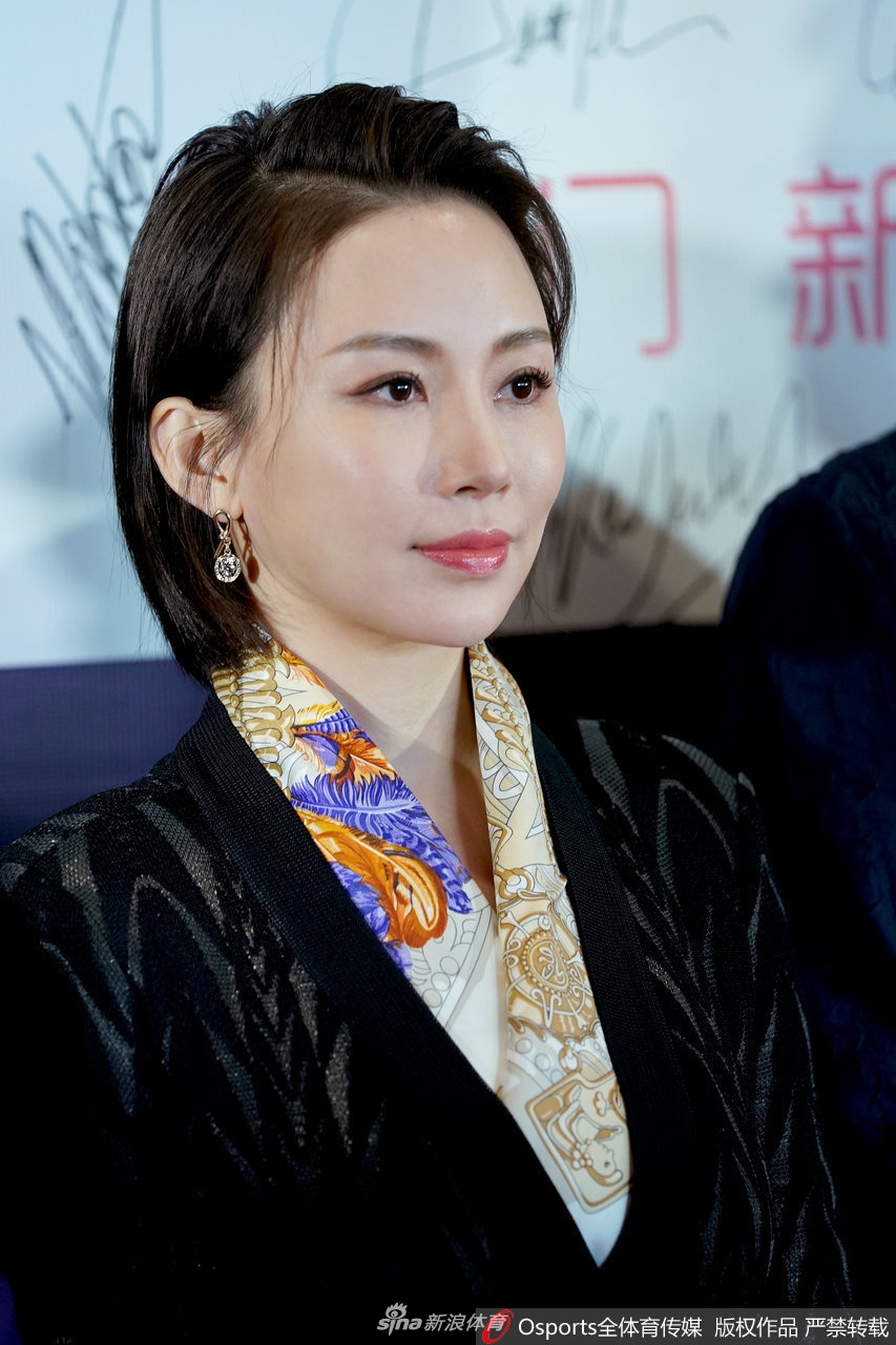 斯诺克中国公开赛开幕式：潘晓婷丁俊晖同框