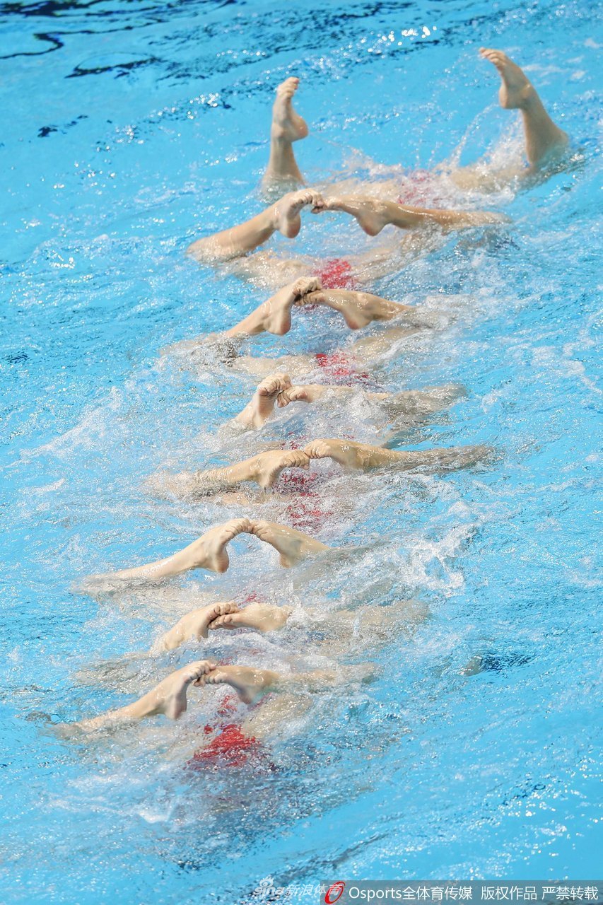 世锦赛花样游泳集体技术自选决赛 中国队获银牌