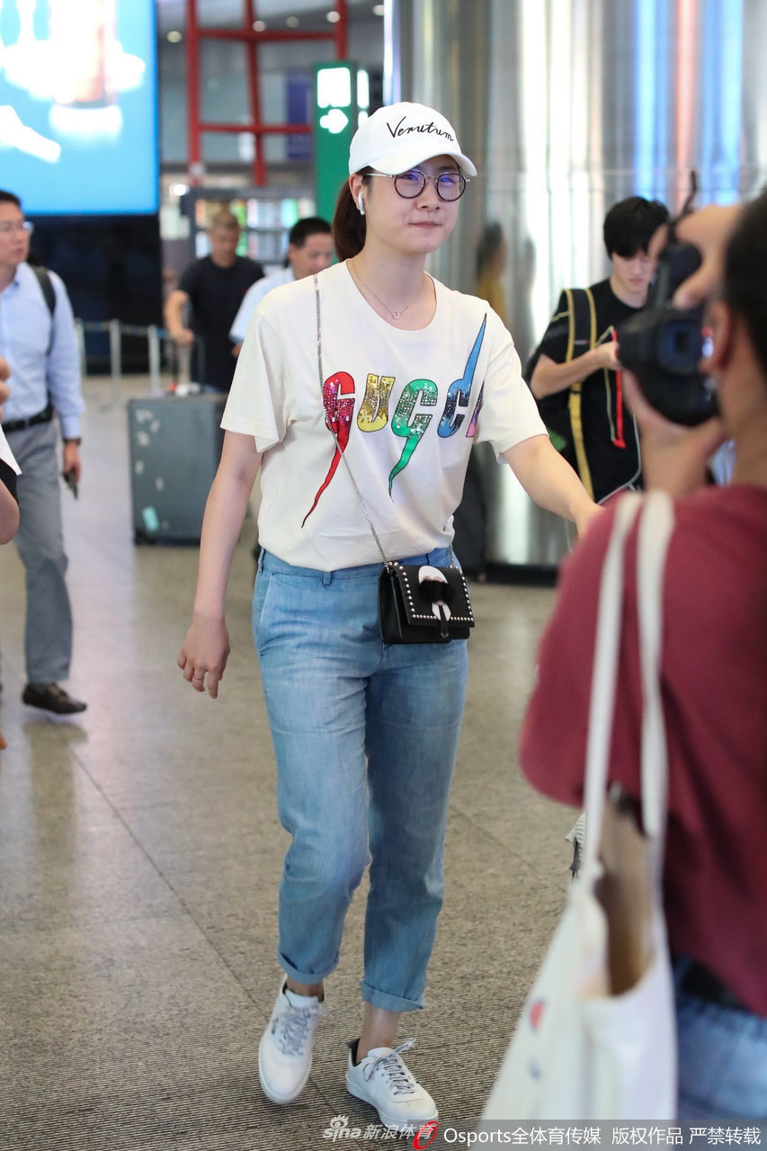 中国乒乓球队结束乒乓外交回国