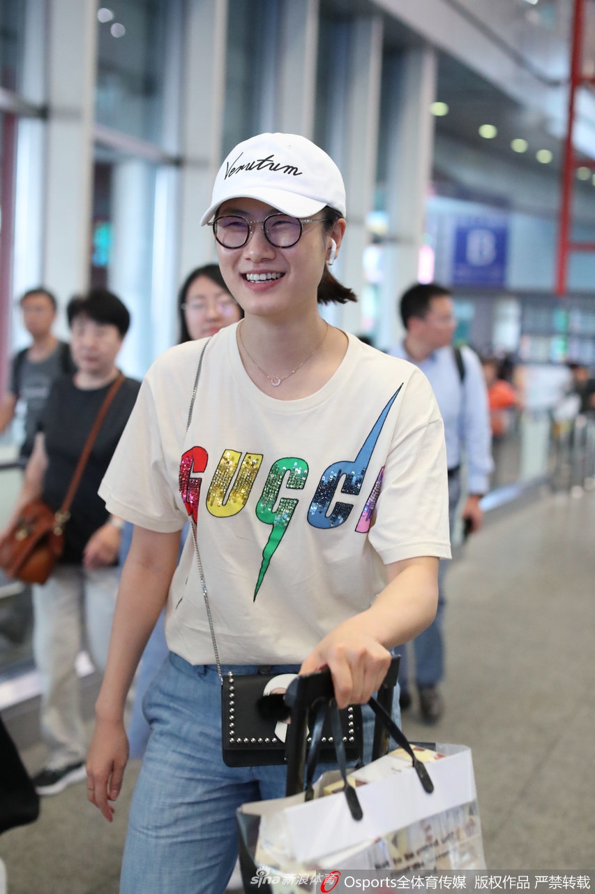 中国乒乓球队结束乒乓外交回国