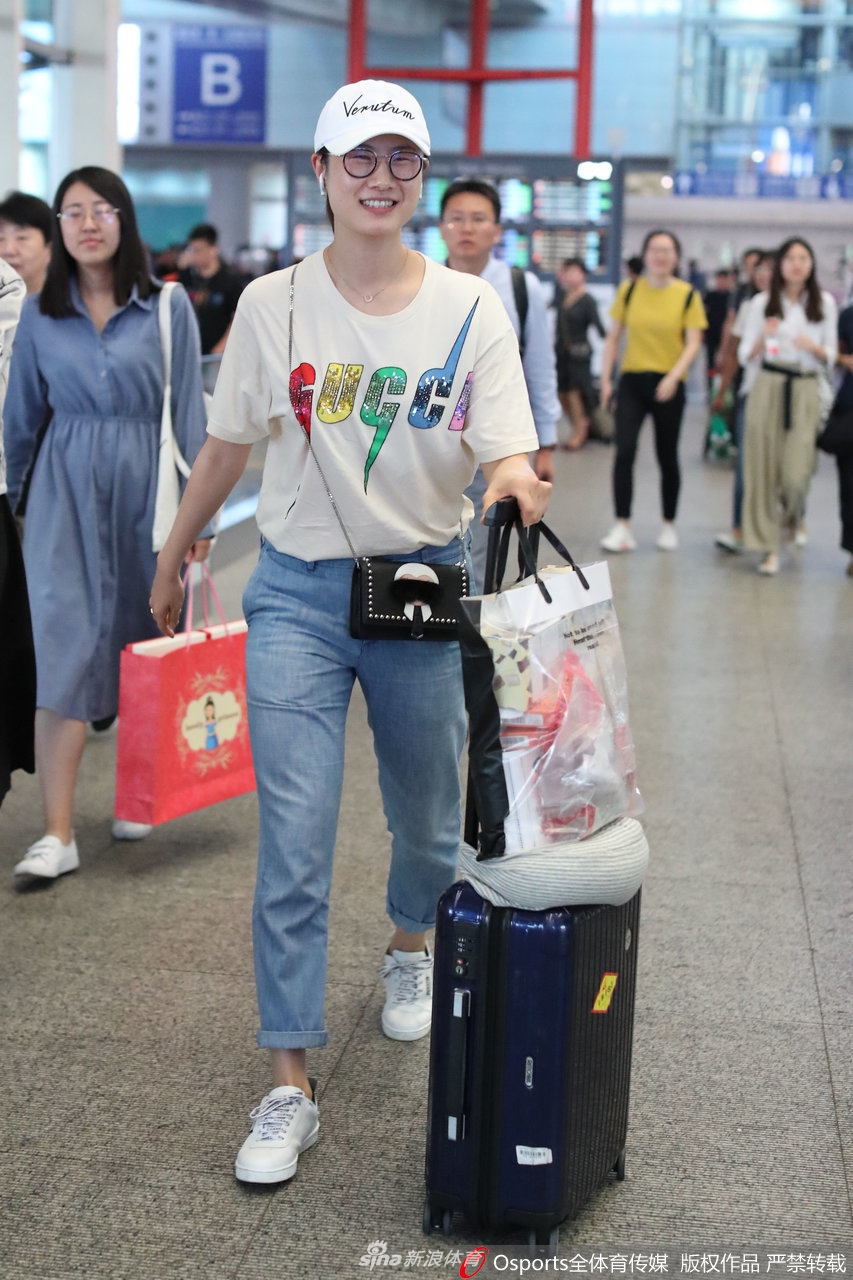 中国乒乓球队结束乒乓外交回国