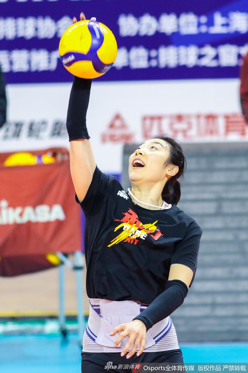 朱婷领衔天津女排备战总决赛第三场