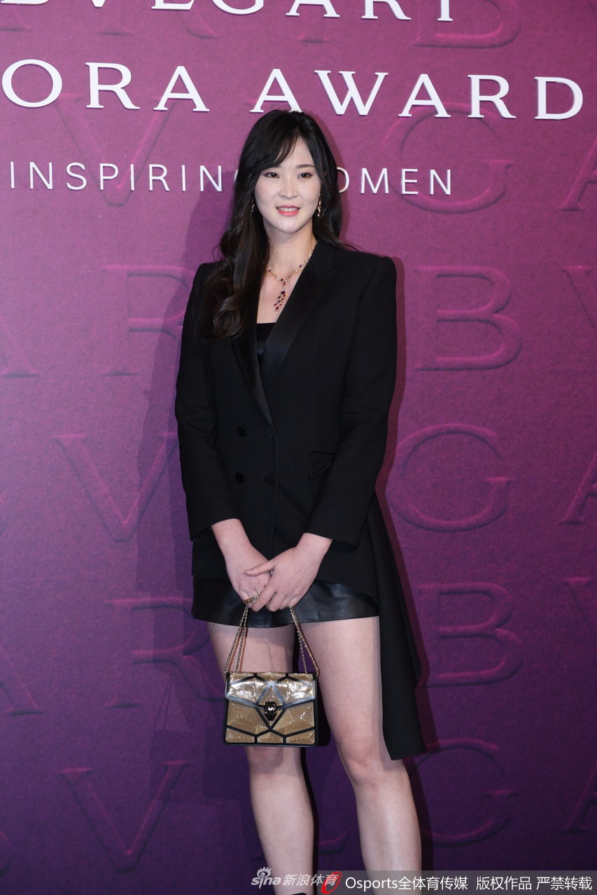 惠若琪亮相时尚活动 身材曲线优越尽显靓丽身材