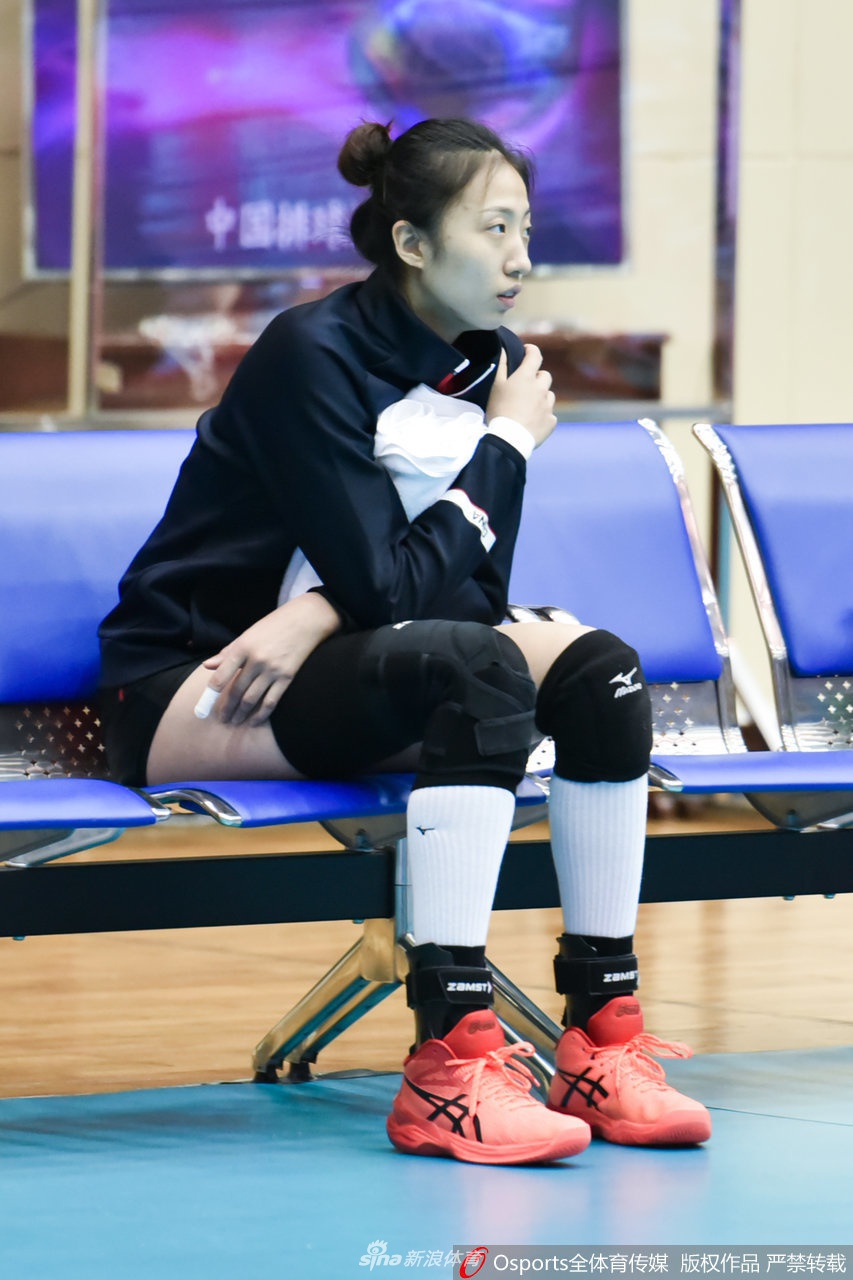 全运女排资格赛辽宁3-0河北