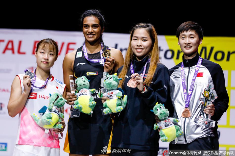辛杜夺羽毛球世锦赛金牌 回国受表彰