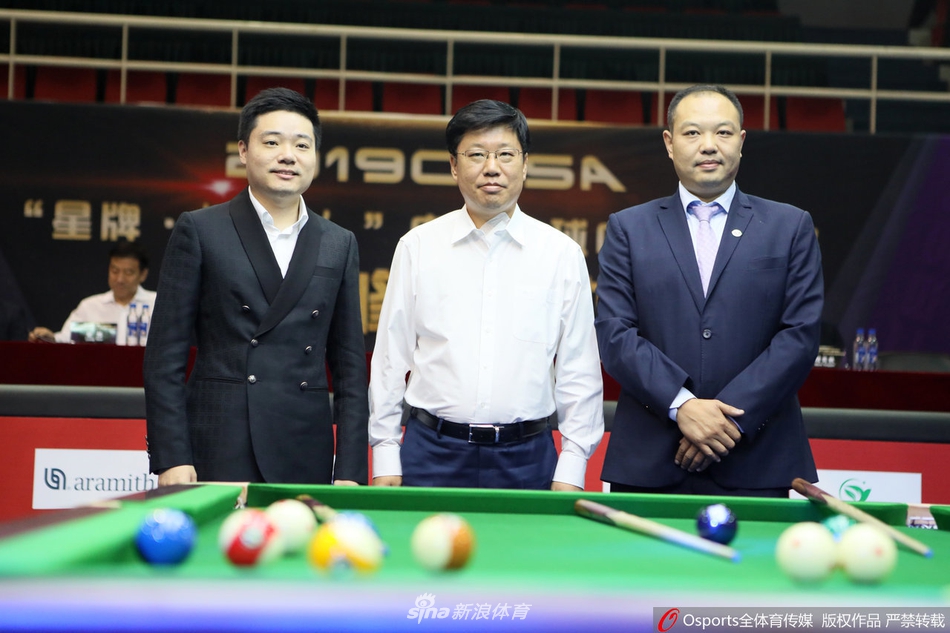 中式台球锦标赛 丁俊晖出席开幕式