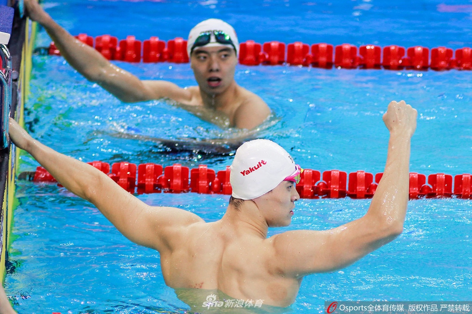冠军游泳系列赛深圳站 孙杨400米自由泳夺冠
