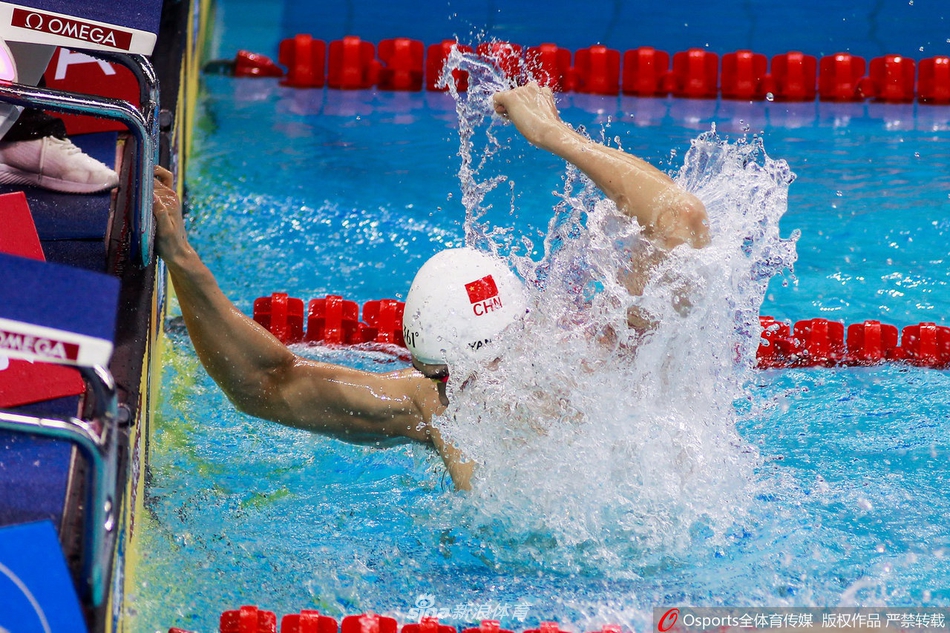 冠军游泳系列赛深圳站 孙杨400米自由泳夺冠
