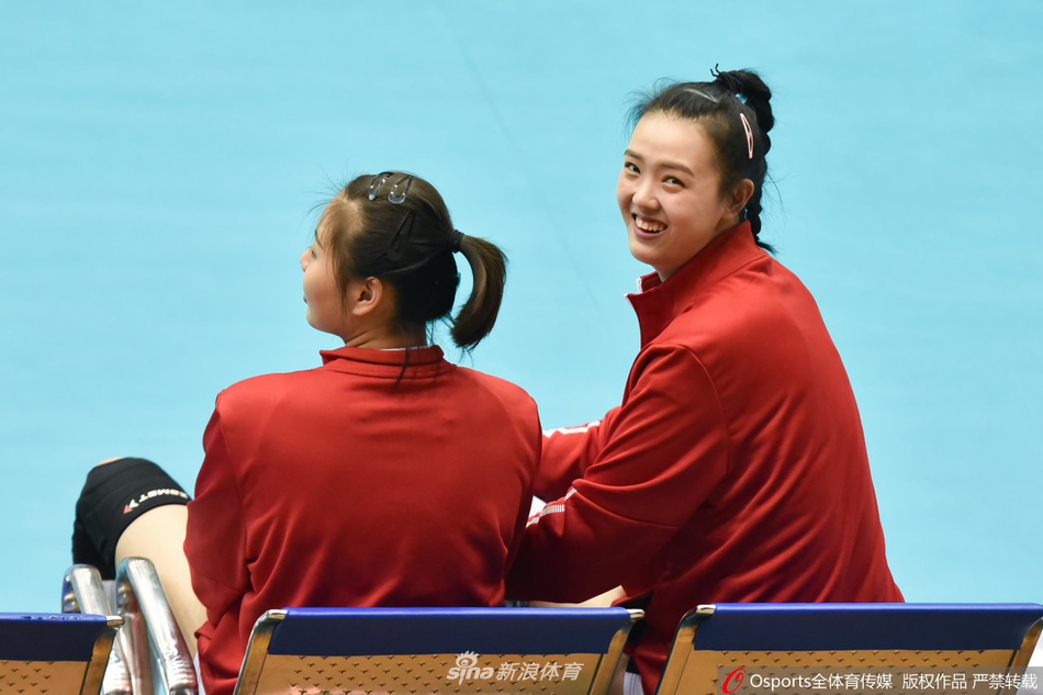 全运女排资格赛江苏3-0河南 朱婷休战