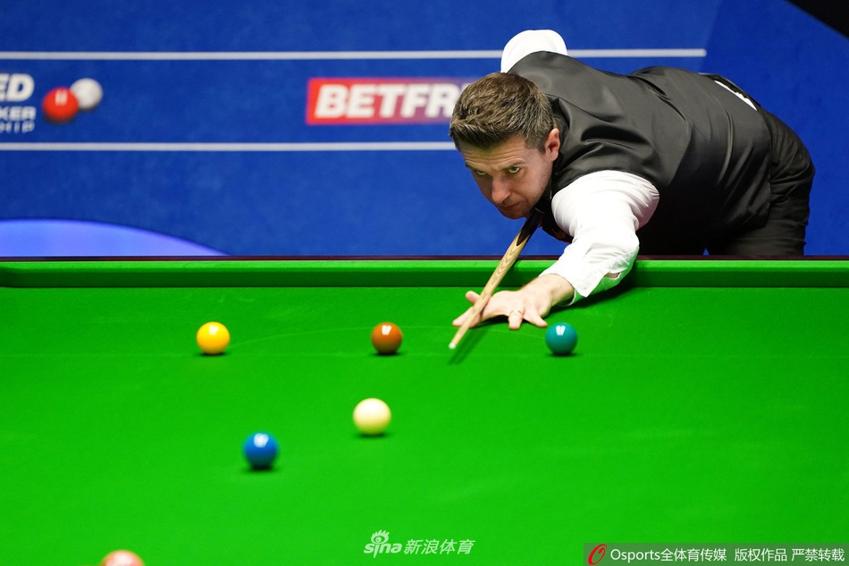 斯诺克世锦赛1/4决赛：塞尔比暂领先威廉姆斯