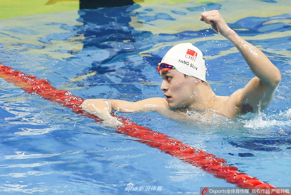 冠军赛孙杨400米自由泳夺冠