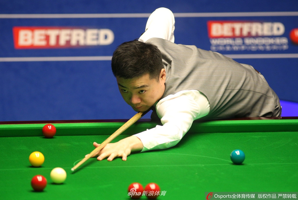 斯诺克世锦赛第1轮：丁俊晖vs麦克吉尔