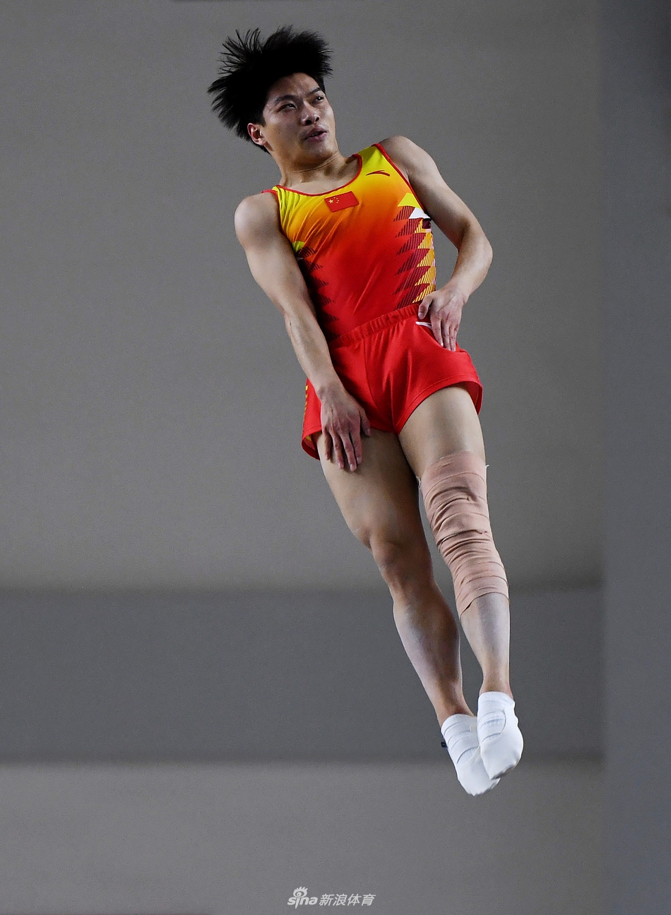 东京奥运会蹦床选拔积分赛 董栋暂列第七