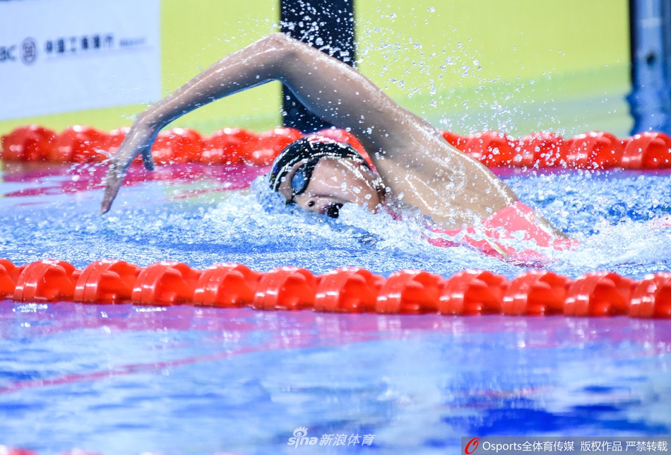 冠军赛王简嘉禾打破女子800米自由泳亚洲纪录
