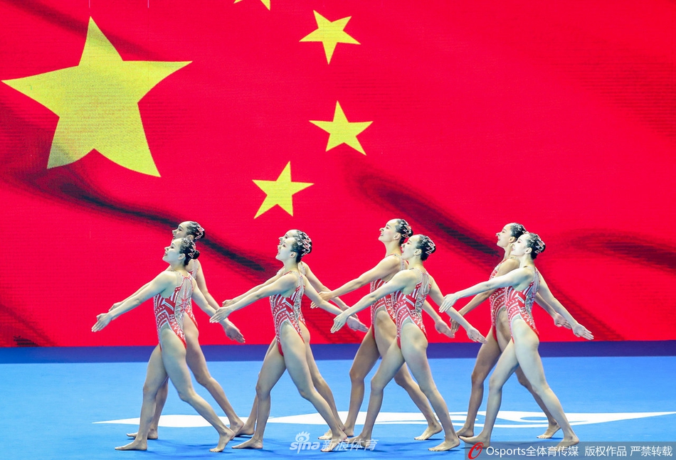 世锦赛花样游泳集体技术自选决赛 中国队获银牌