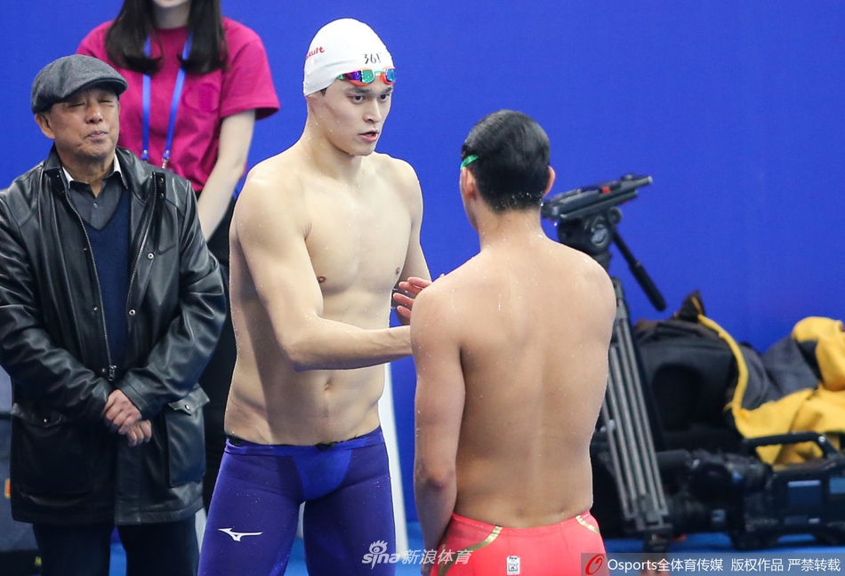 冠军赛孙杨400米自由泳夺冠