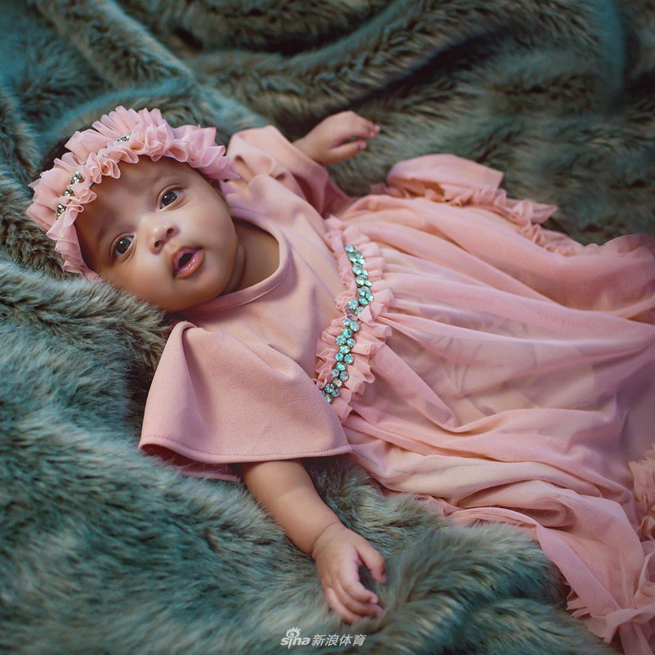 博尔特公布女儿照片