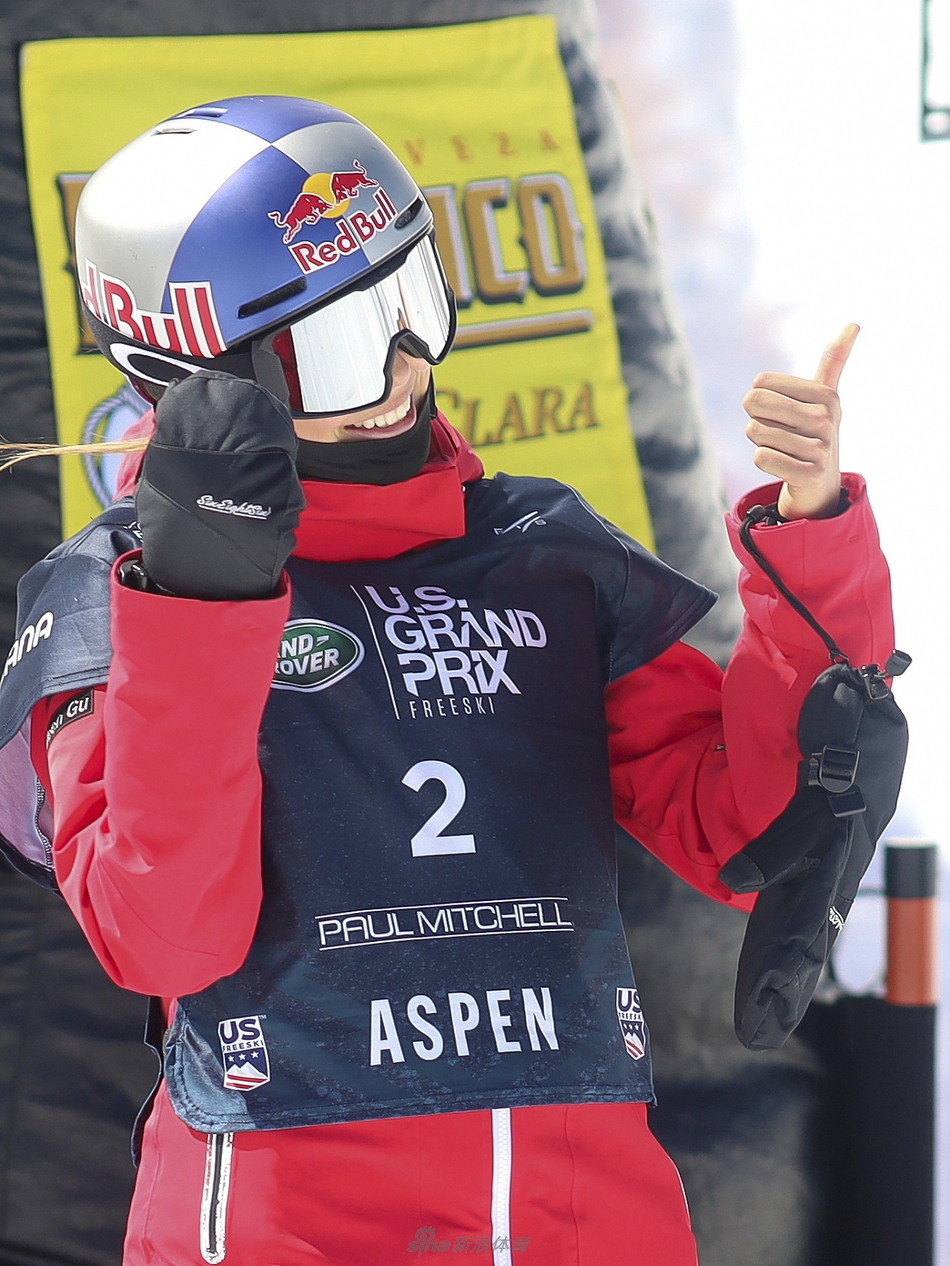 谷爱凌世界杯U型场地预赛第一