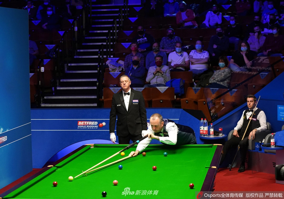 斯诺克世锦赛1/4决赛：塞尔比暂领先威廉姆斯