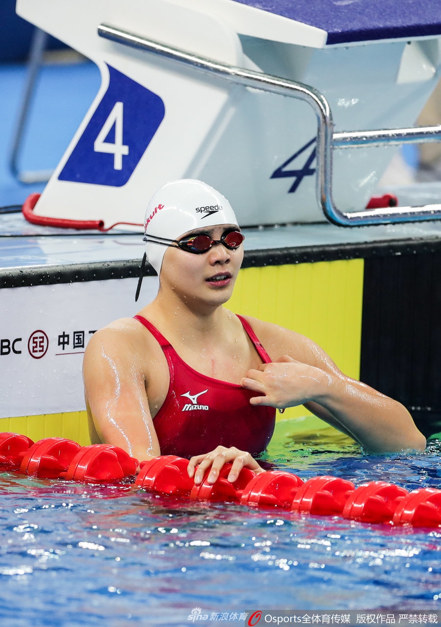 冠军赛女子50米蝶泳王一淳夺冠_高清图集_新浪网