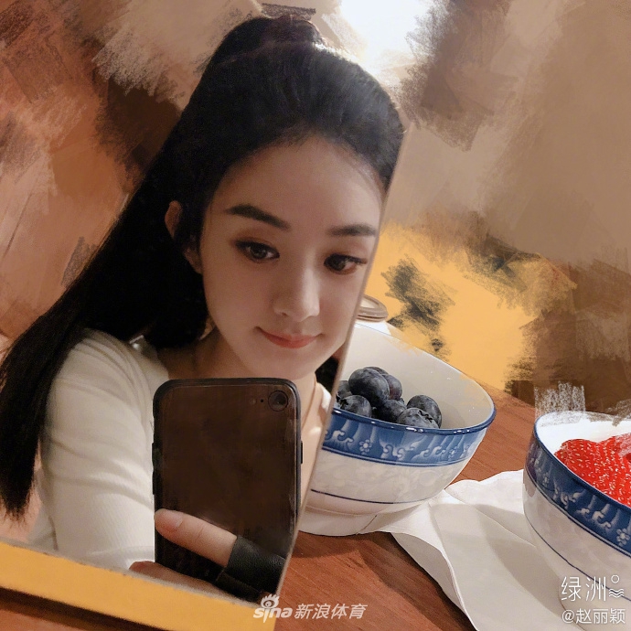 赵丽颖晒健身照：健身有点小优势