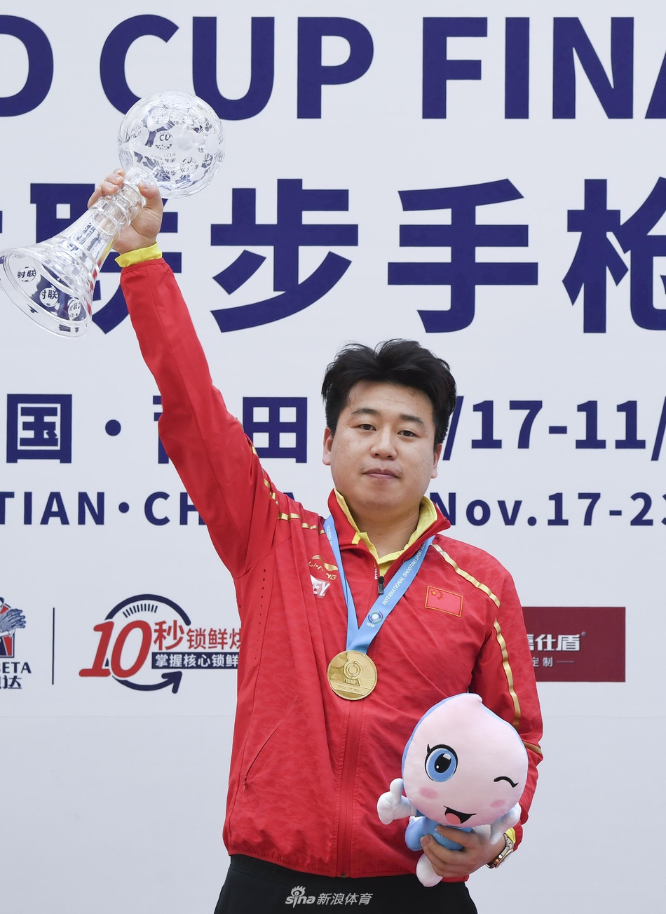 射联世界杯总决赛 庞伟男子10米气手枪夺冠