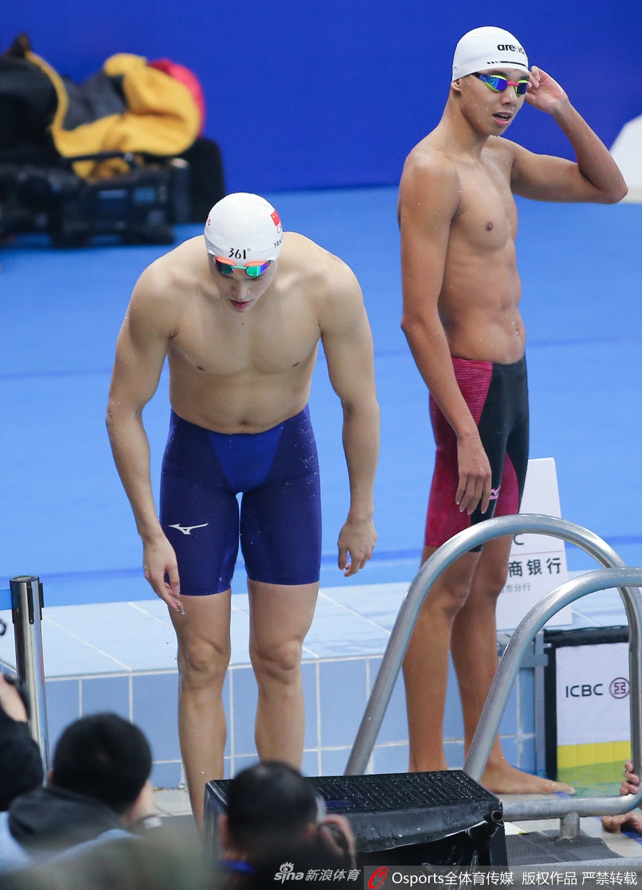 冠军赛孙杨400米自由泳夺冠