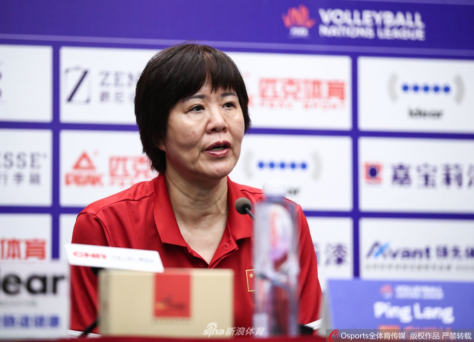 郎平朱婷出席江门站赛前发布会