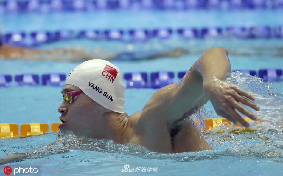 孙杨训练备战世锦赛