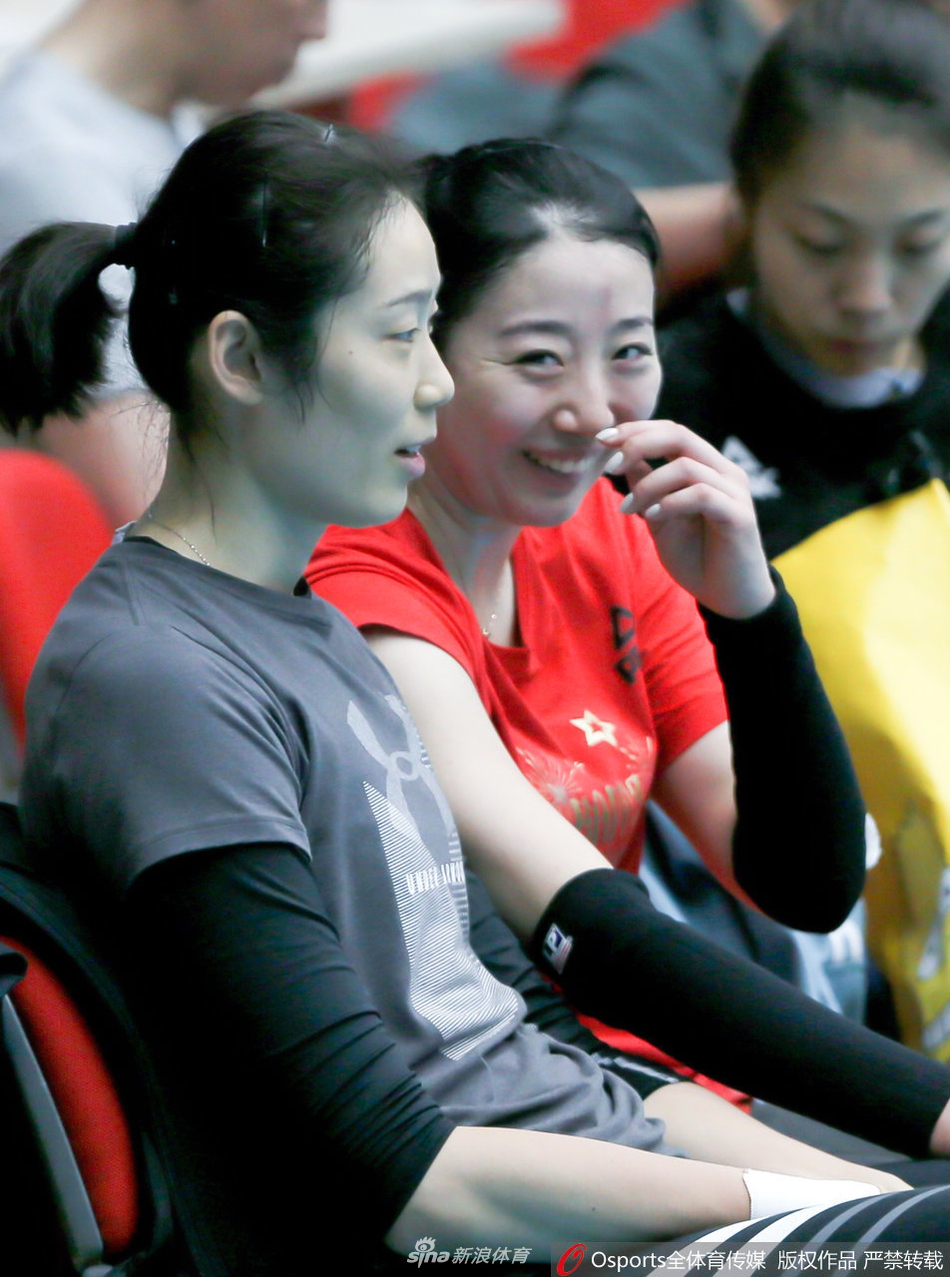 天津女排公开训练备战新赛季 朱婷扣杀