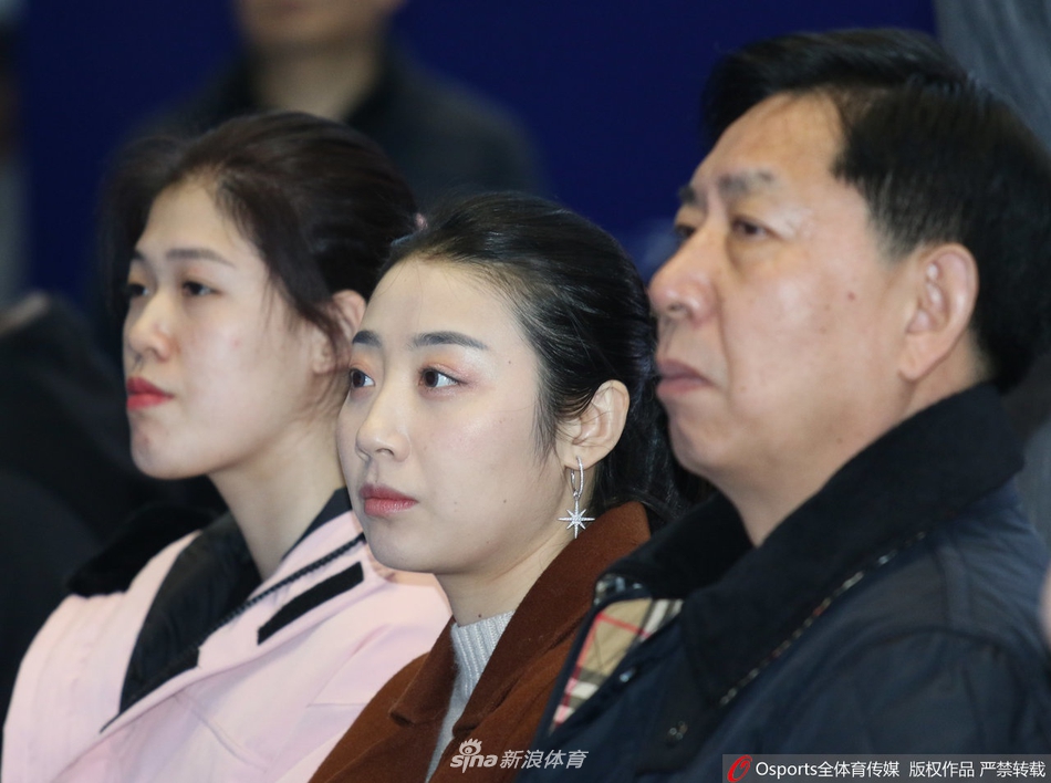 天津女排王宝泉姚迪李盈莹出席活动