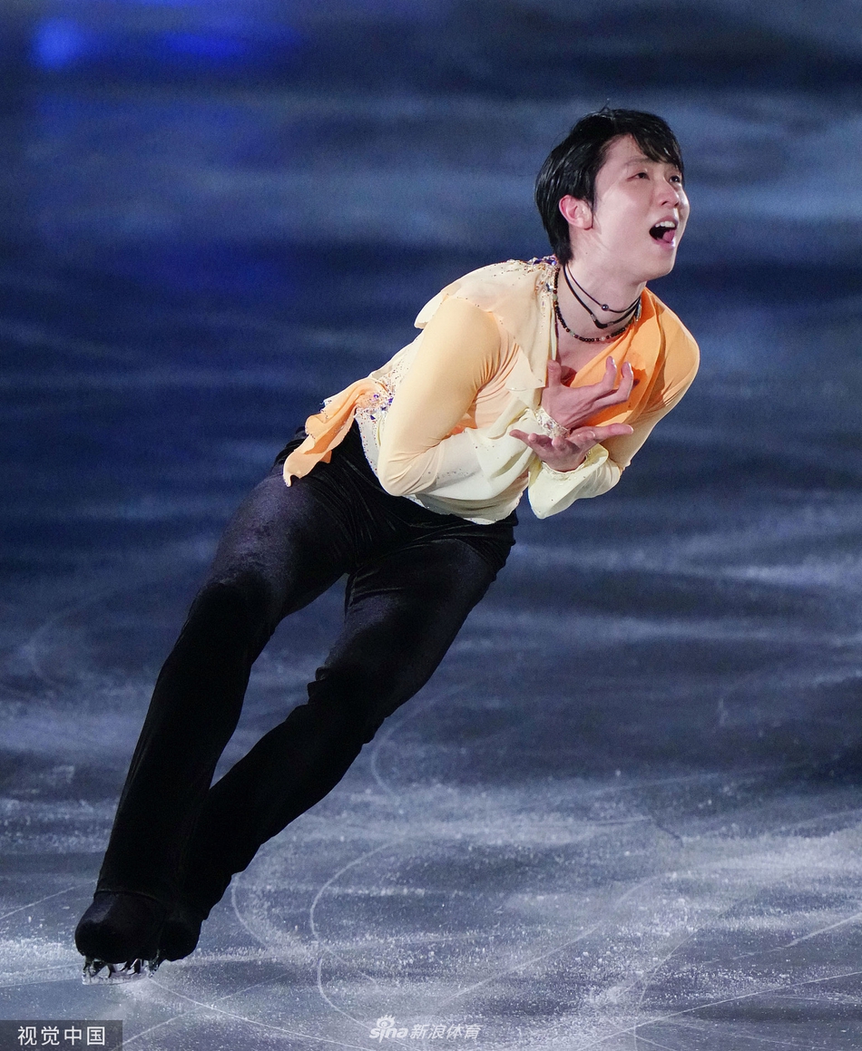 羽生结弦领衔世团赛表演滑