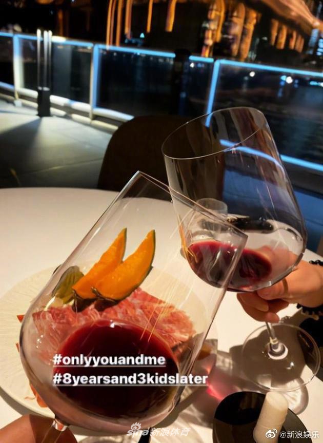 霍启刚郭晶晶庆祝结婚八周年