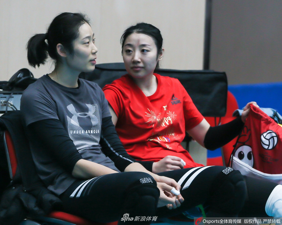 天津女排公开训练备战新赛季 朱婷扣杀