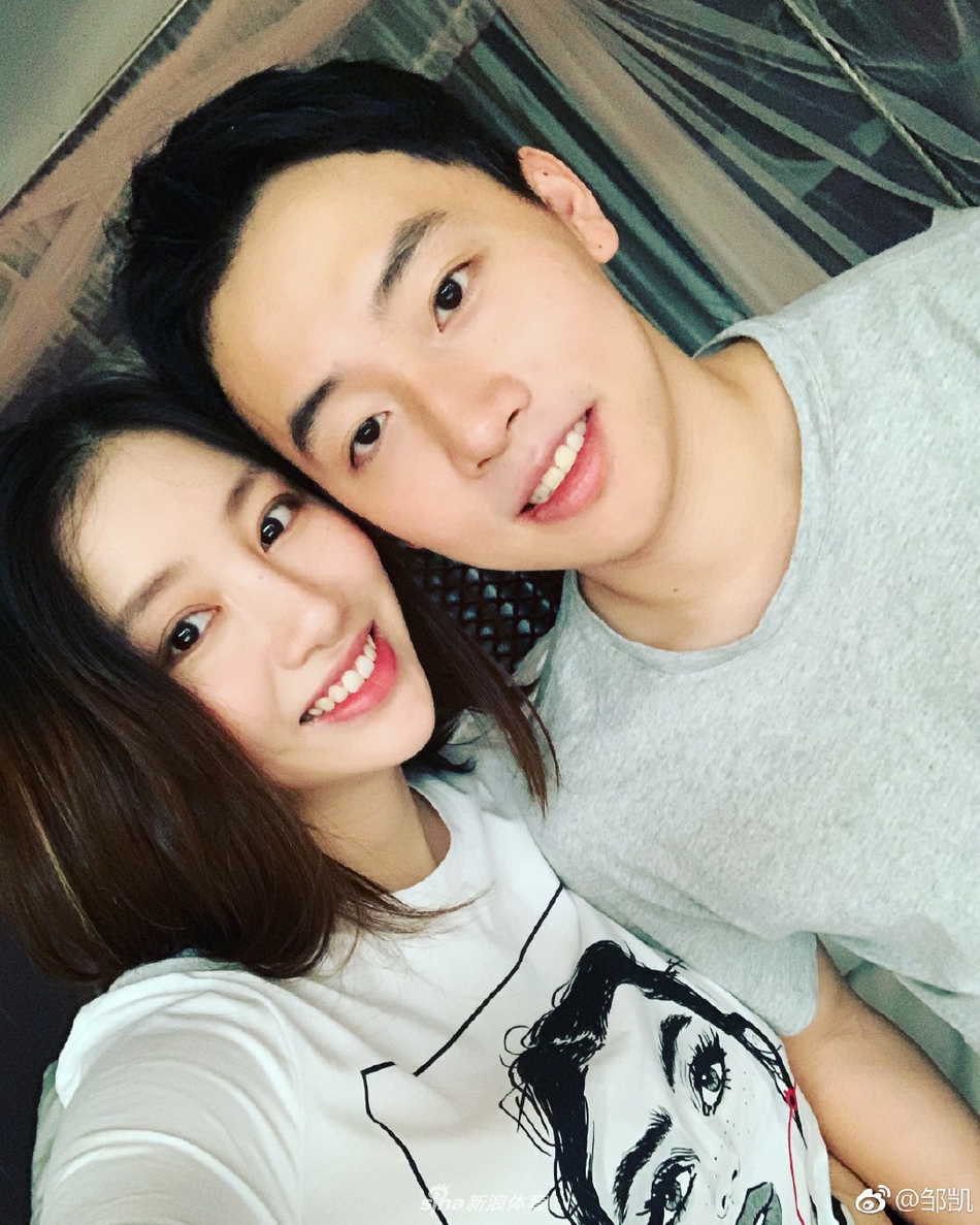 邹凯周捷儿子满月照