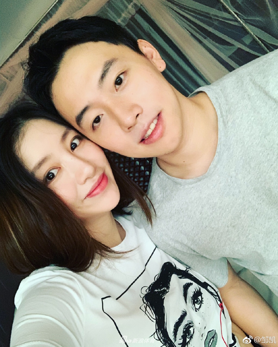 邹凯周捷儿子满月照