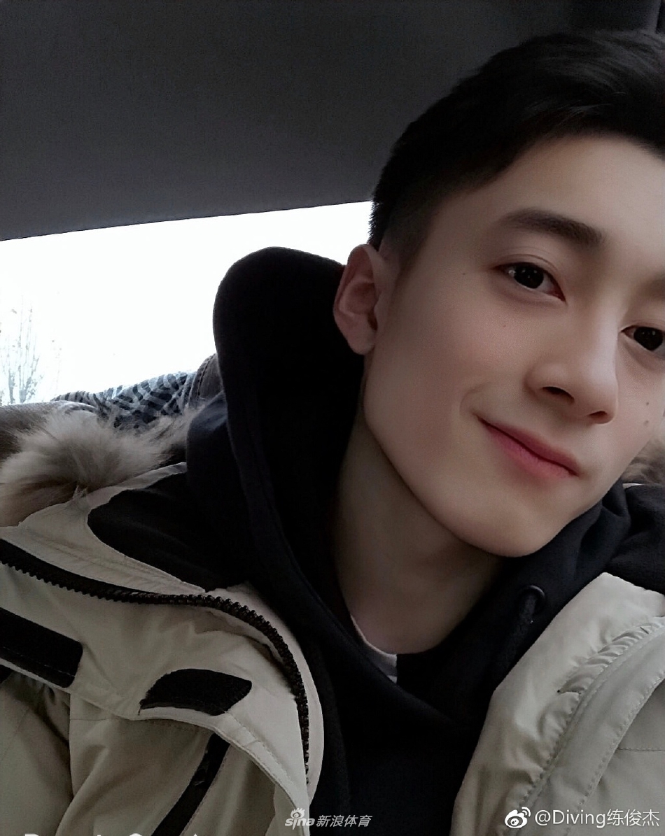 00后帅哥练俊杰_高清图集_新浪网